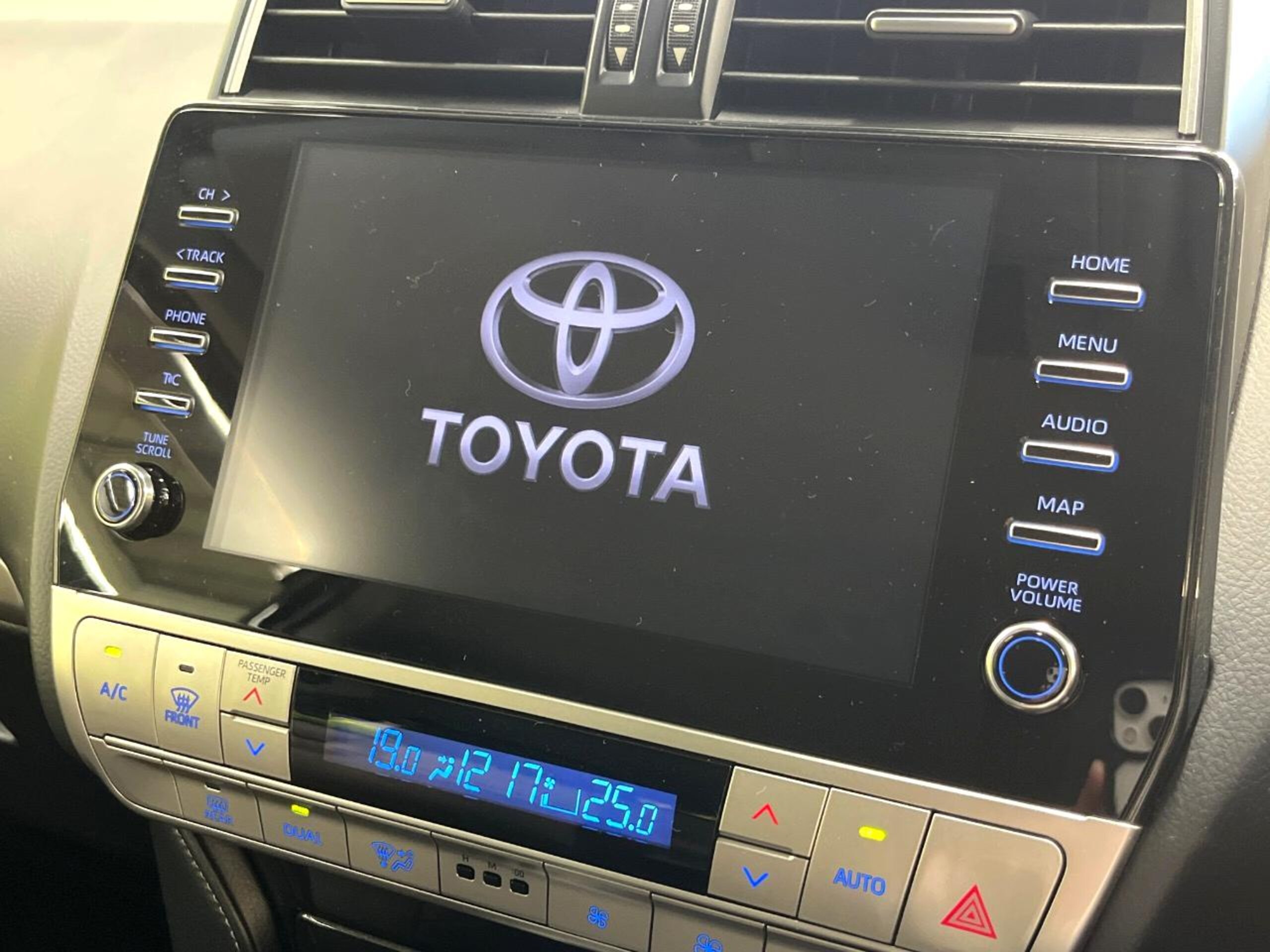 2021 Toyota Land Cruiser Prado — photo 3