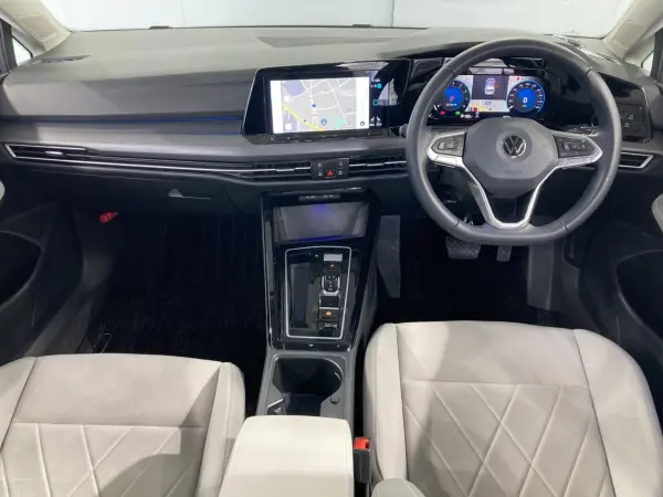 2022 Volkswagen Golf — photo 2