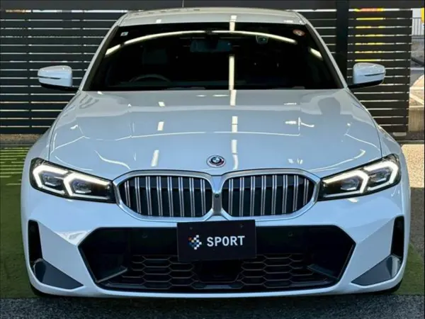 BMW 3 Series 320i M Sport Highline PKG/Apple CarPlay/HUD/BSM/ACC/Black Leather Seats/Power Trunk/Ambient Light/Radar Cruise Control/Lane Keep Assist/Seat Heater/360 Degree Camera/Paddle Shift/CarPlay/Head-Up Display (White) — photo 8