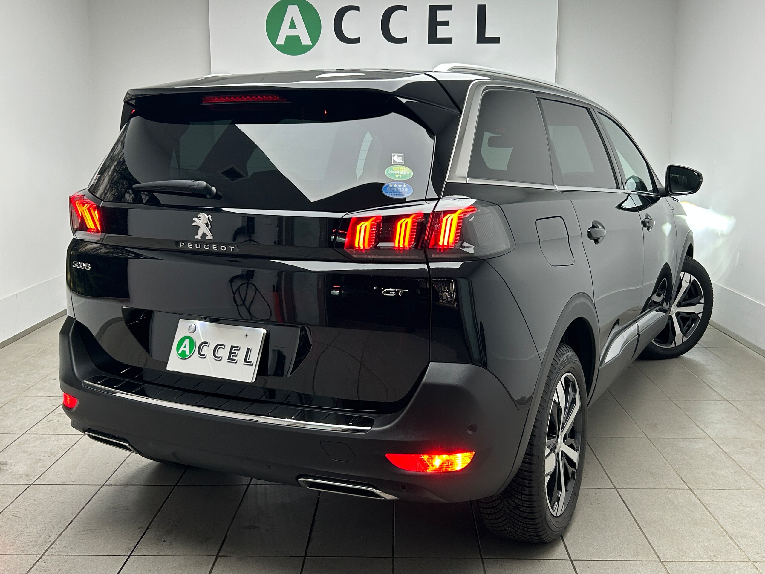 2021 Peugeot 5008 — photo 2