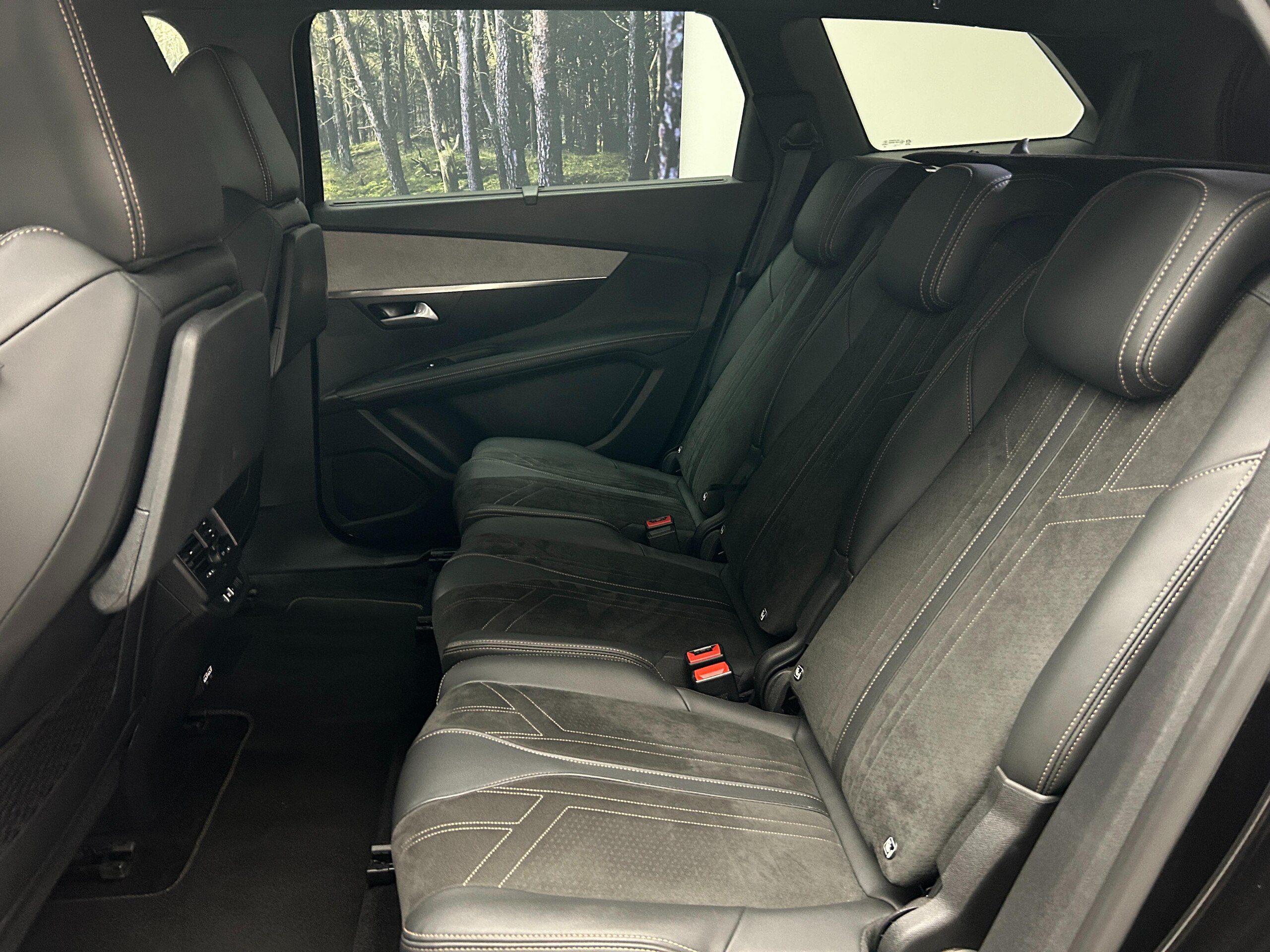 Peugeot 5008 GT — photo 9
