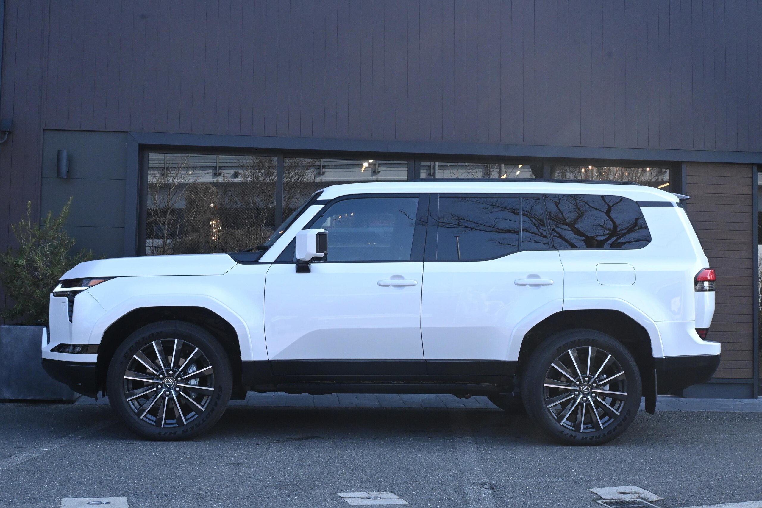 2025 Lexus Gx — photo 2