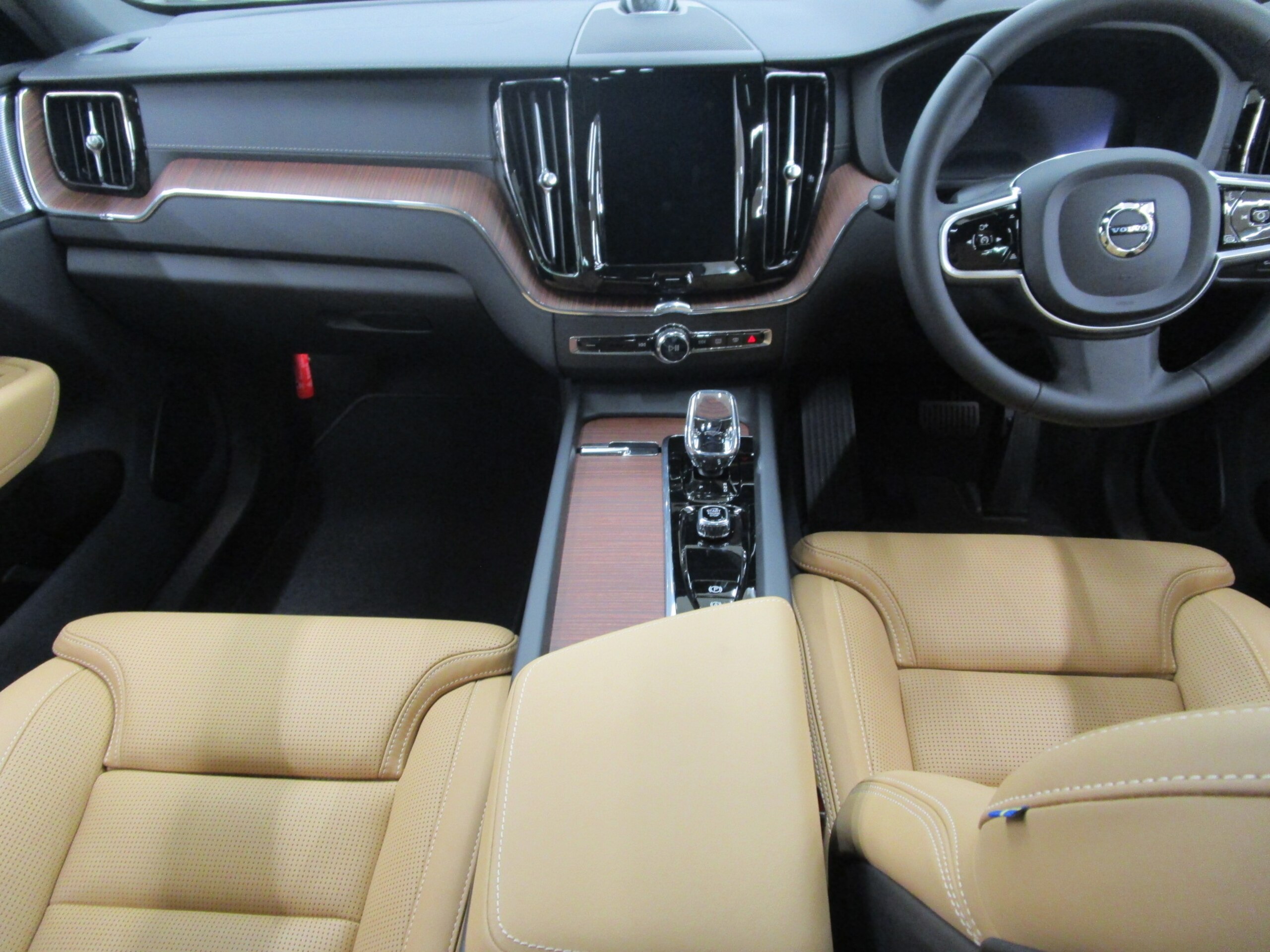2024 Volvo Xc60 — photo 2