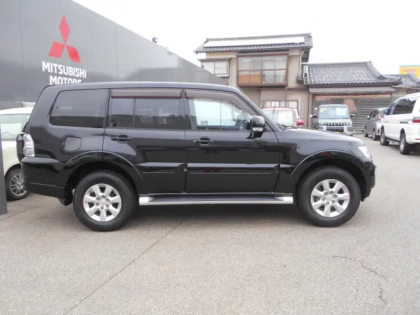 2017 Mitsubishi Pajero — photo 3 | Tuminion Kenya