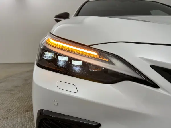 Lexus NX 350h F Sport 4WD - One Owner, Panoramic Roof, Mark Levinson Premium Sound, Panoramic View Monitor, Lexus Safety System, BSM, Triple LED Headlights, Head-Up Display, Wireless Charging (White Nova Glass Flake) — photo 8