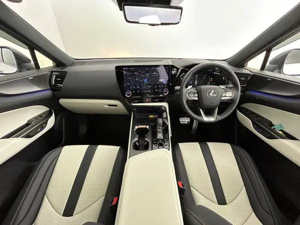2025 Lexus Nx — photo 2