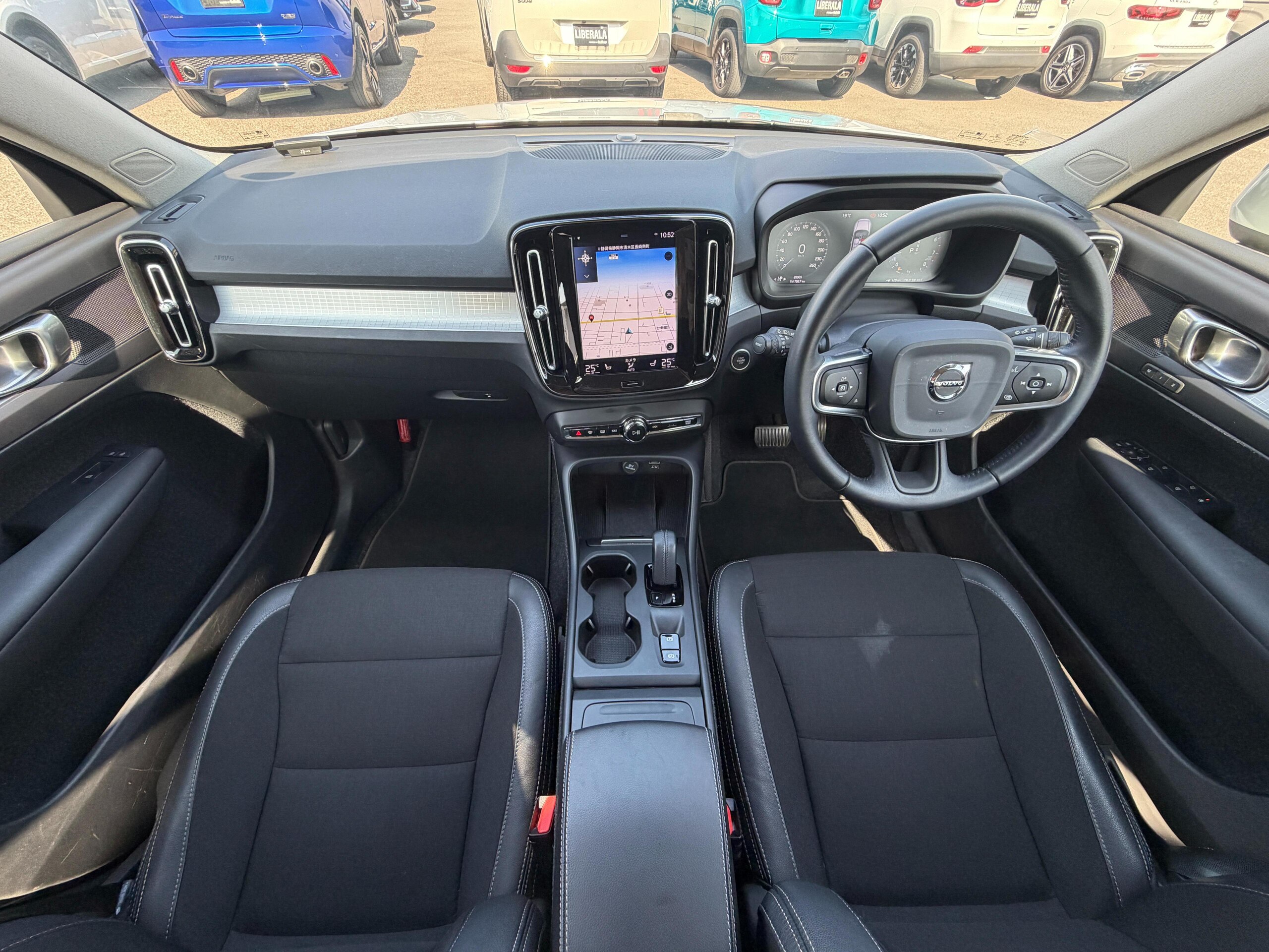 2020 Volvo Xc40 — photo 2