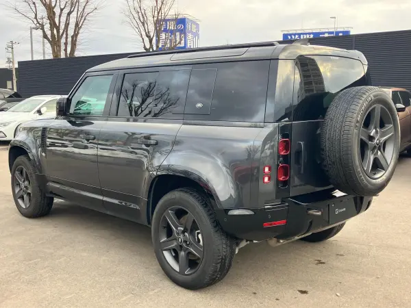 2023 Landrover Defender — photo 2