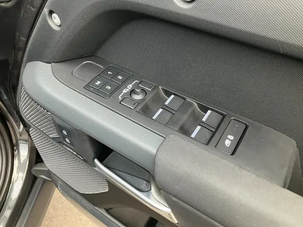 Land Rover Defender 110 X Dynamic SE 3.0L D300 Diesel Turbo 4WD Right-Hand Drive/Gray/Exterior Black Pack/Front Side Rear Camera/Privacy Glass/Rear Spare Tire/Floor Mats Included/20-inch Black AW (Gray) — photo 8