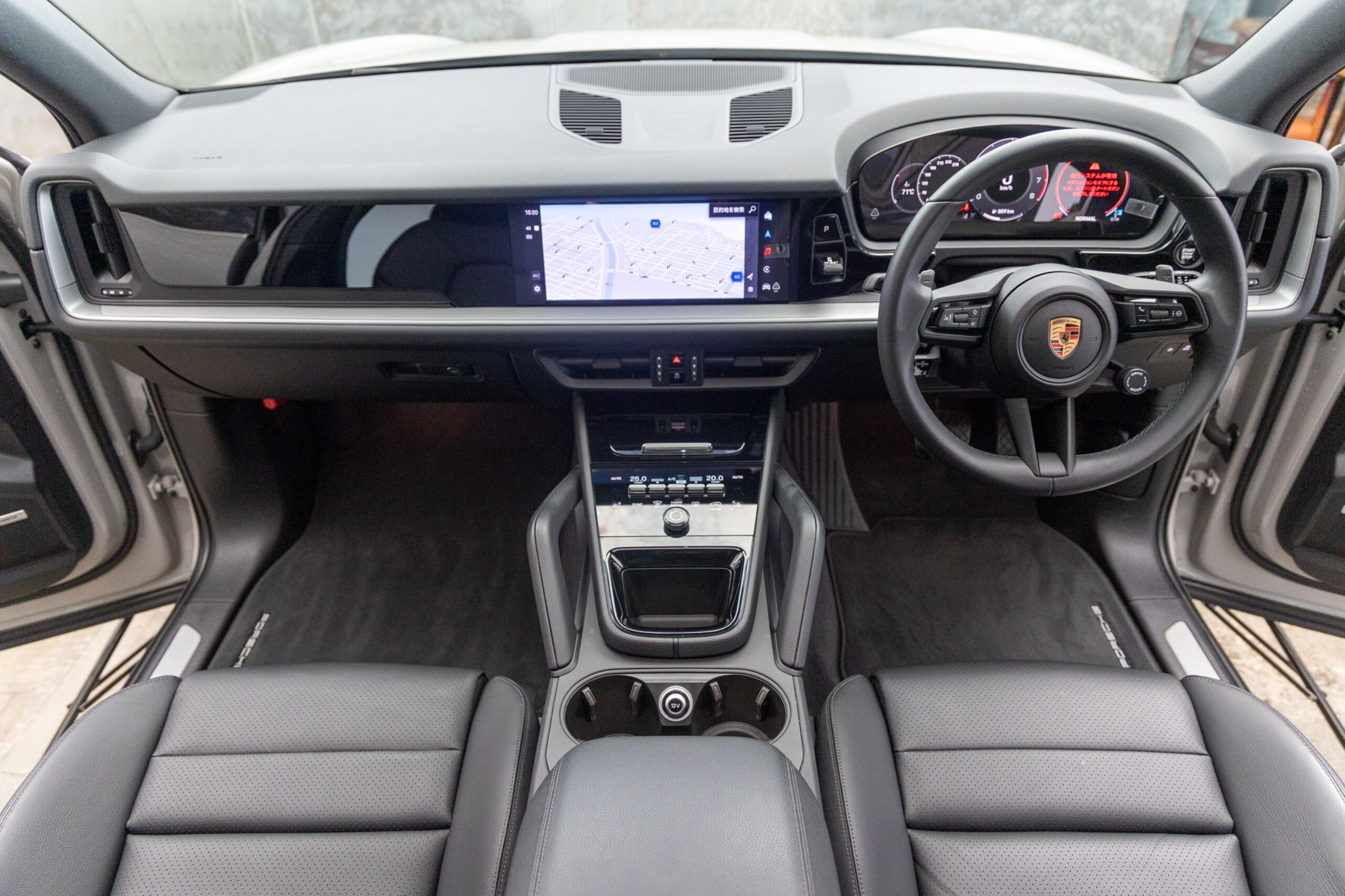 2025 Porsche Cayenne — photo 2