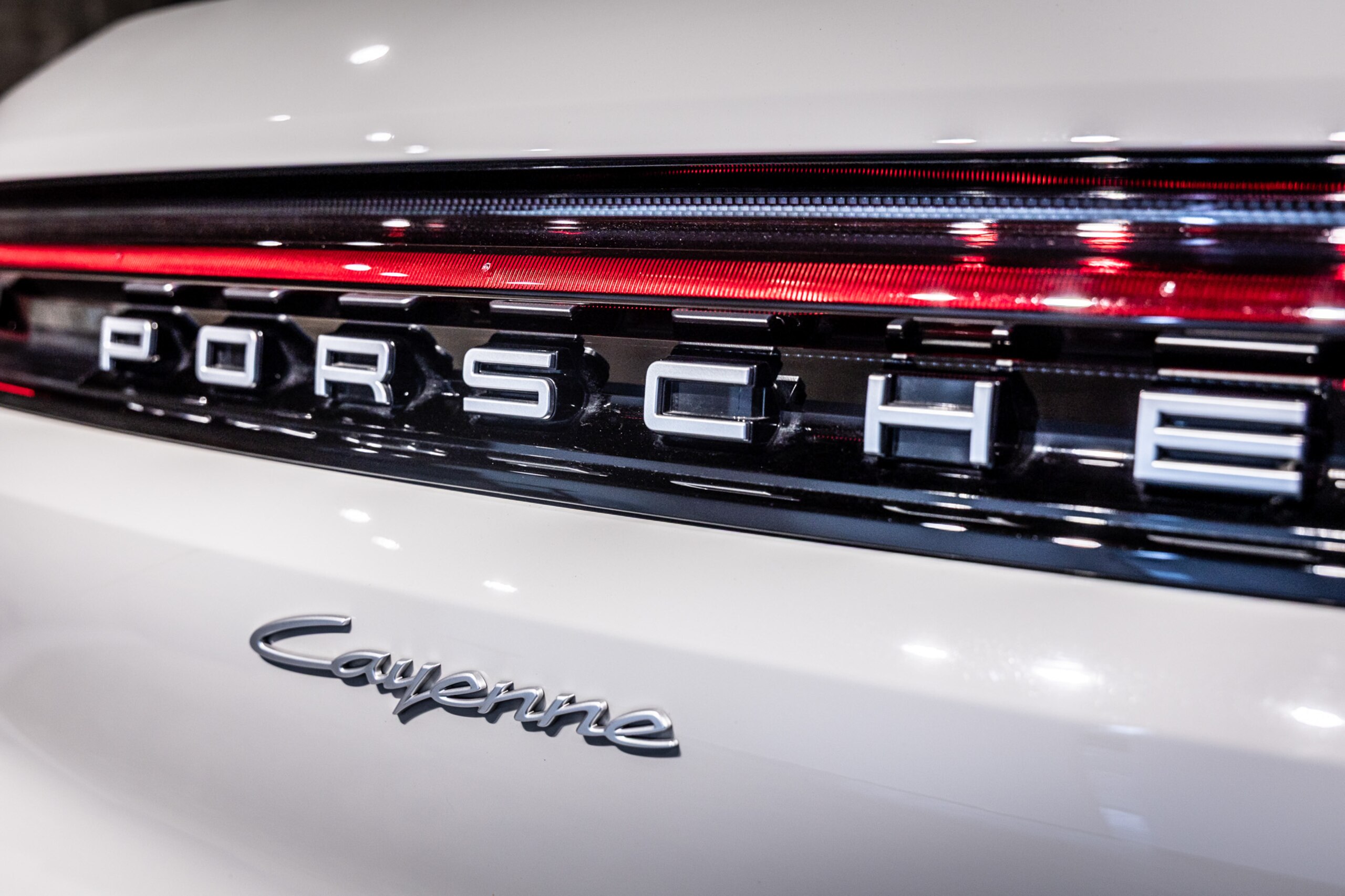 Porsche Cayenne 3.0 Tiptronic S 4WD Crayon 1-Owner 21-inch RS Spider Design AW Panoramic Roof System 14-Way Comfort Seats with Memory and Heater BOSE Sound Privacy Glass Black Leather (Crayon) — photo 9