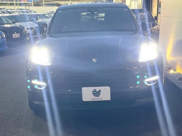 Porsche Macan First Edition (Leather Package) PDK 4WD Panorama Roof Black Leather Sports Chrono Package Heated Seats All Around PASM Genuine Navi Surround Camera 14-Way Power Seats Adaptive Cruise Control LED Headlights Genuine 19-inch AW Non-Smoking Car (Jet Black Metallic) — photo 9