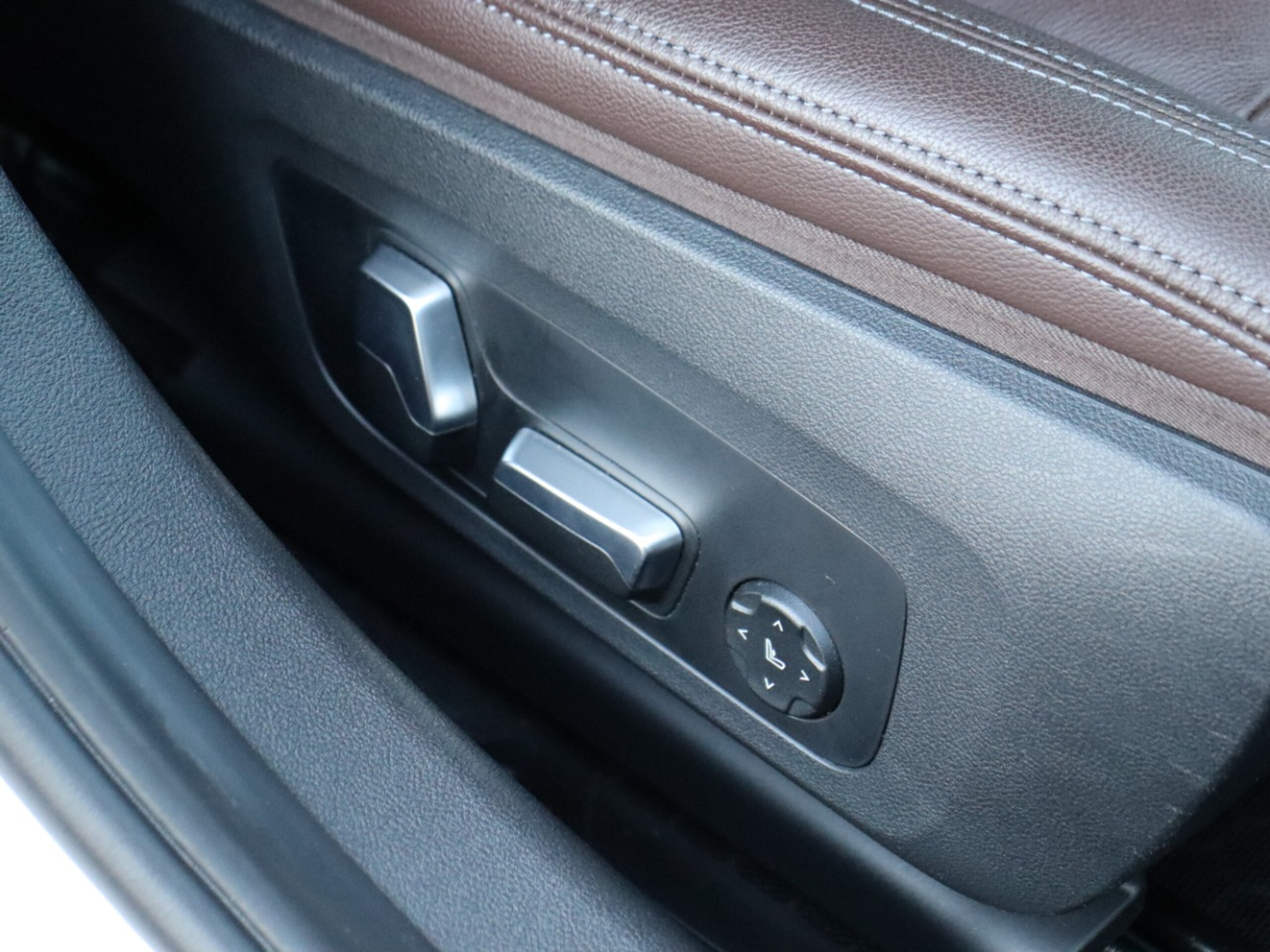 BMW 3 Series 320i Pure Elegance Tokyo Area Limited Edition 100 Units Model Vernasca Camoka Leather Seats Driving Assistant Professional ACC Lane Departure Warning BSM BMW Live Cockpit Comfort Package Ambient Light DSRC — photo 7