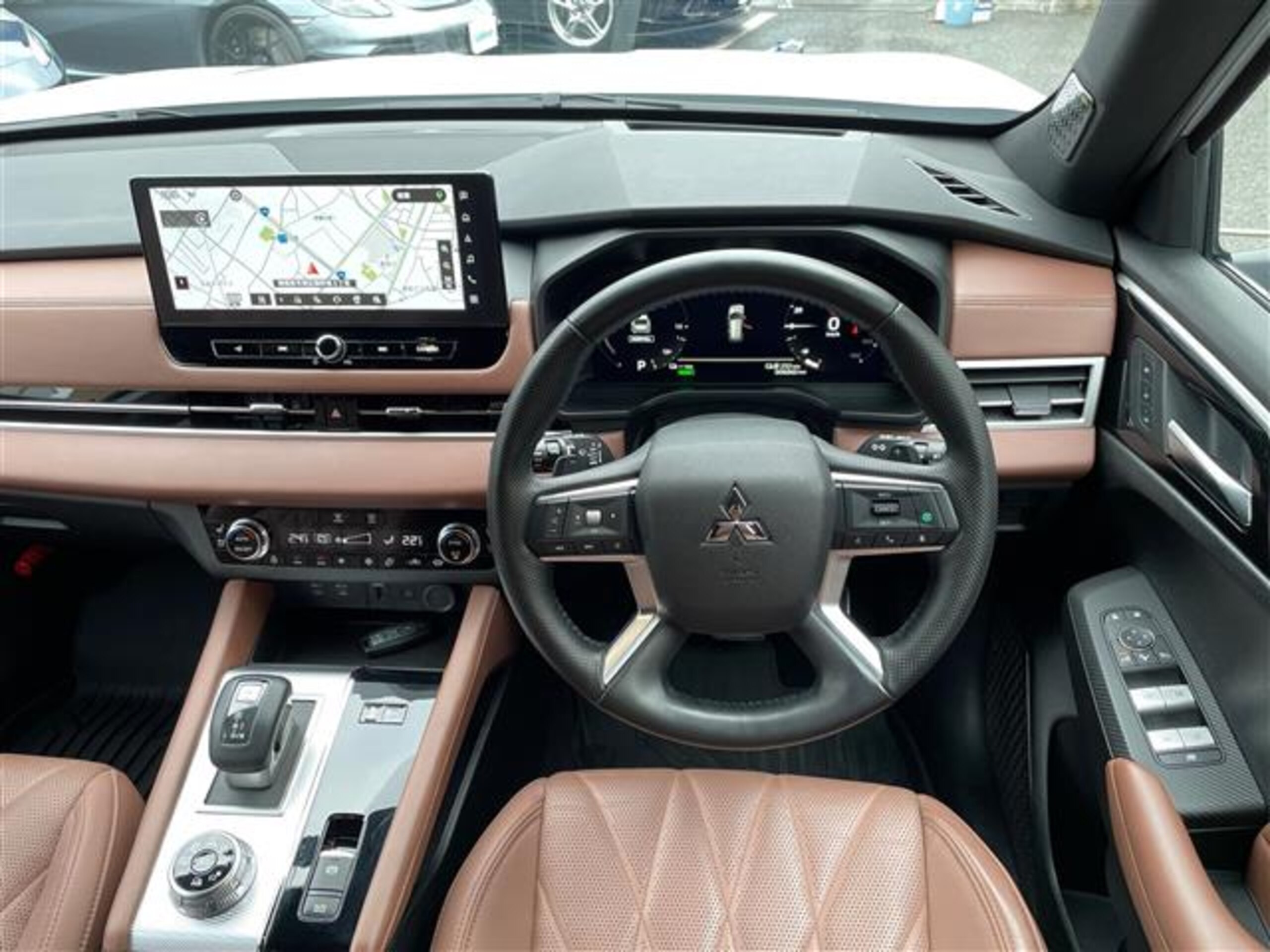 2025 Mitsubishi Outlander — photo 2