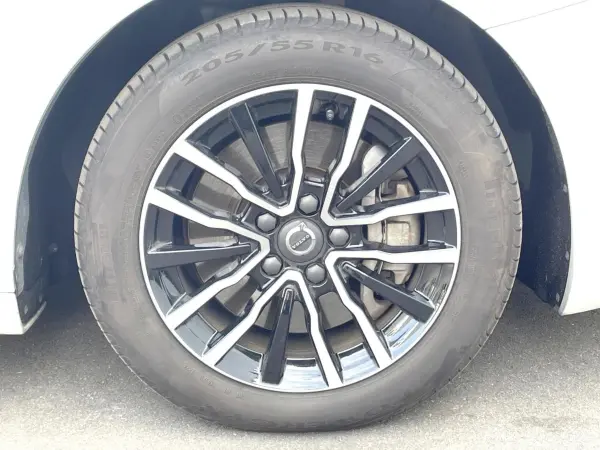 Volvo V40 T3 R-Design Edition Non-Smoking (Ice White) — photo 9