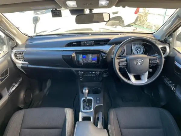 2021 Toyota Hilux — photo 2