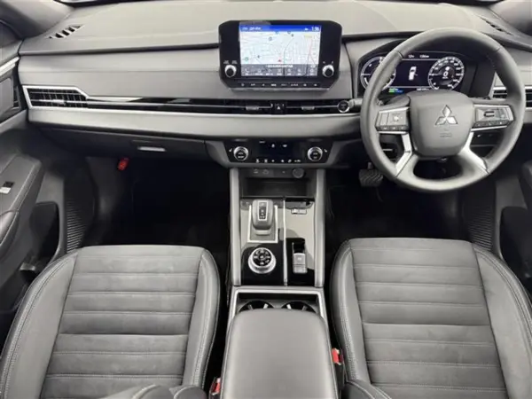 2022 Mitsubishi Outlander — photo 2