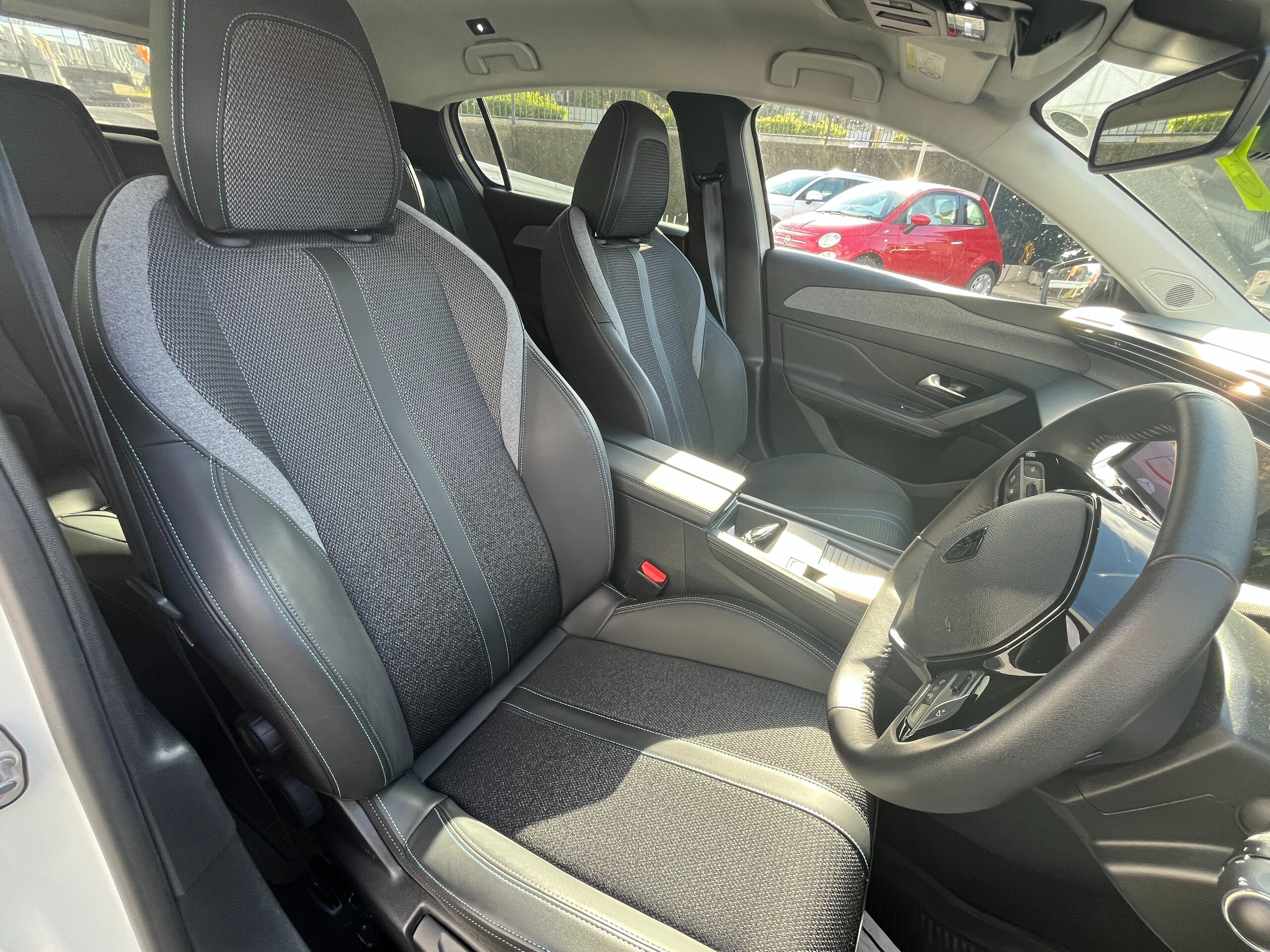 2023 Peugeot 308 — photo 2