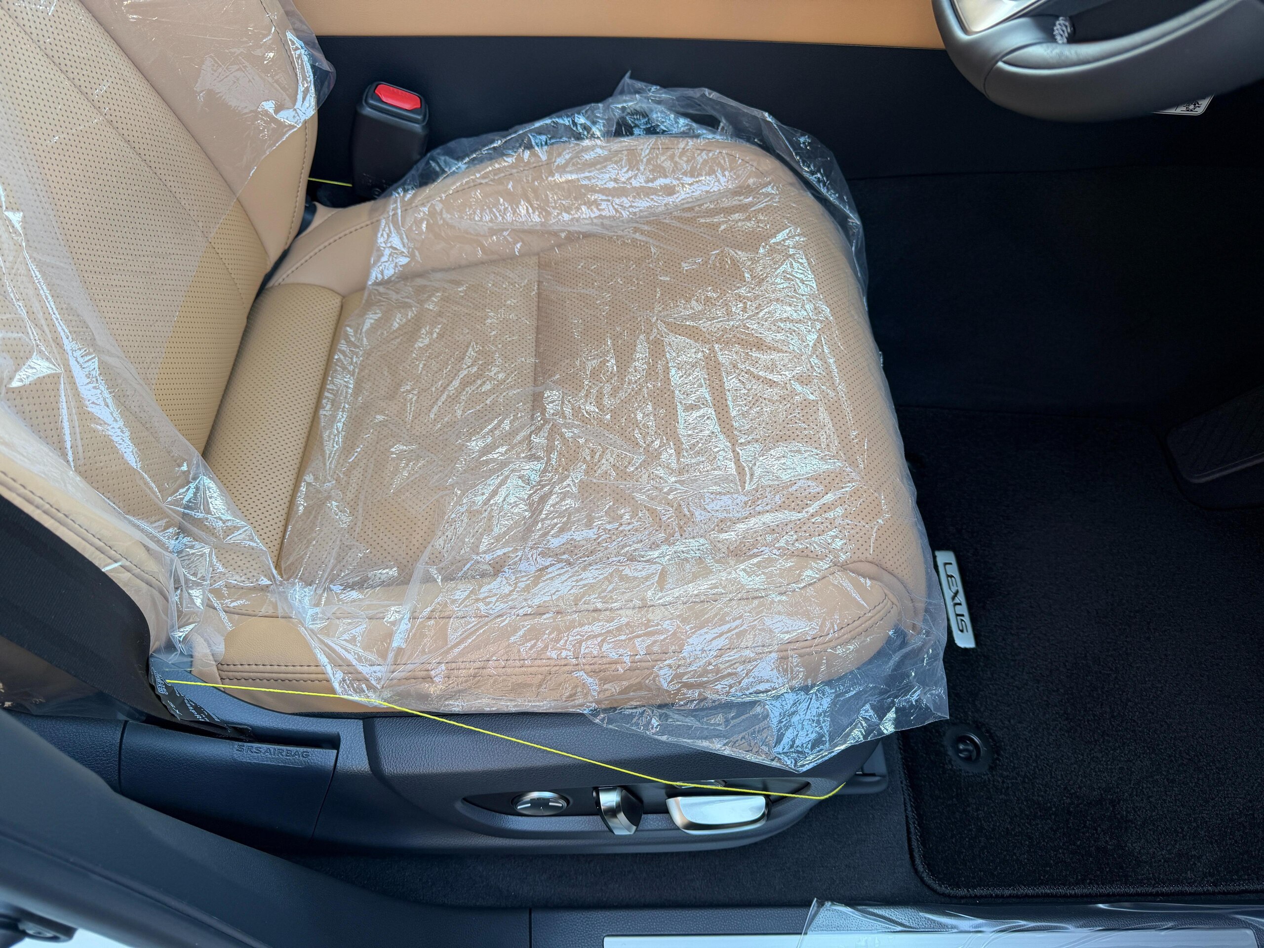 Lexus LX600 4WD Modellista Aero Rear Entertainment Mark Levinson Cool Box 22-inch Alloy Sunroof TV Canceller One Owner Non-smoking — photo 9