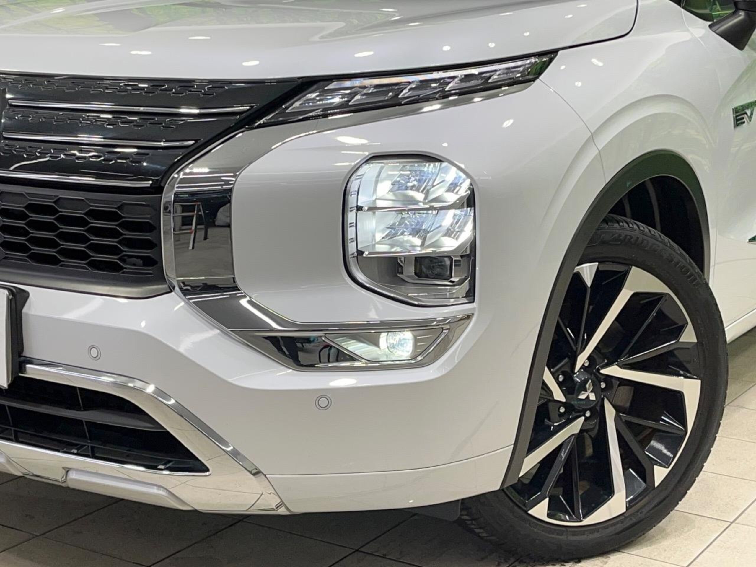 Mitsubishi Outlander PHEV 2.4 P 4WD — photo 9