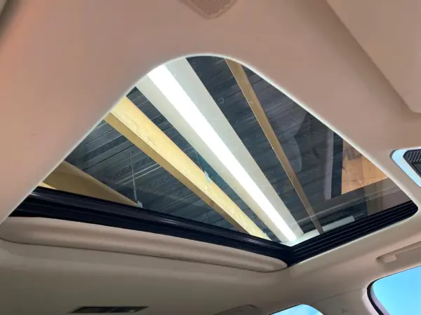 2023 Toyota Landrcuiser 300 — photo 3