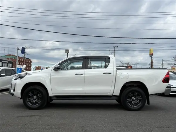 2023 Toyota Hilux — photo 2