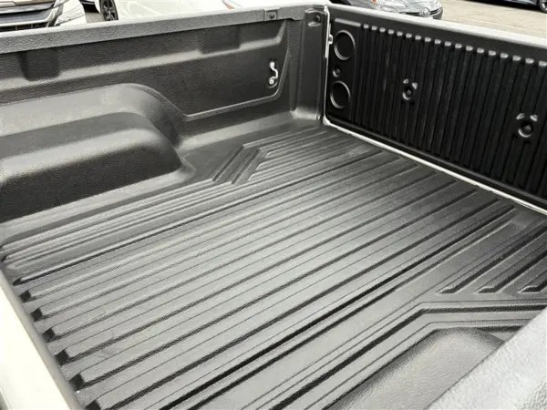 Toyota Hilux 2.4 Z Diesel Turbo 4WD (White) — photo 7