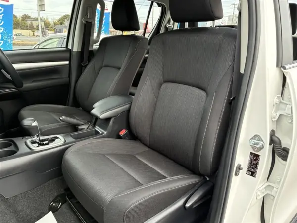 Toyota Hilux 2.4 Z Diesel Turbo 4WD (White) — photo 9