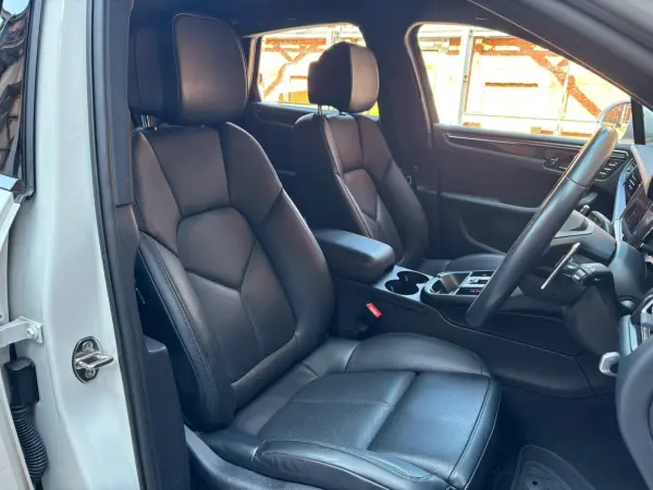 2023 Porsche Macan — photo 2