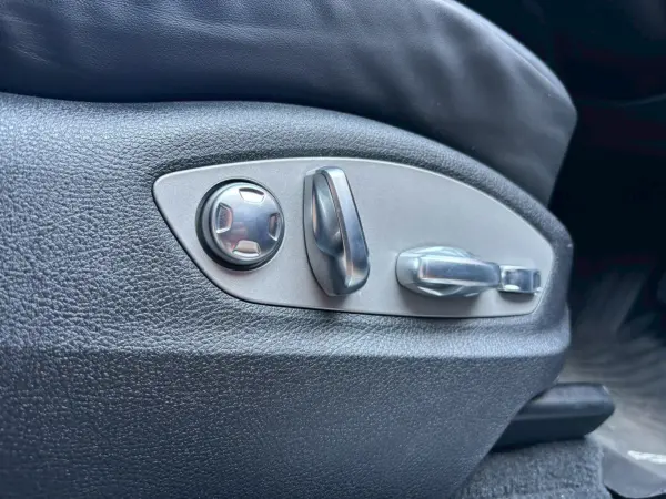 2023 Porsche Macan — photo 3