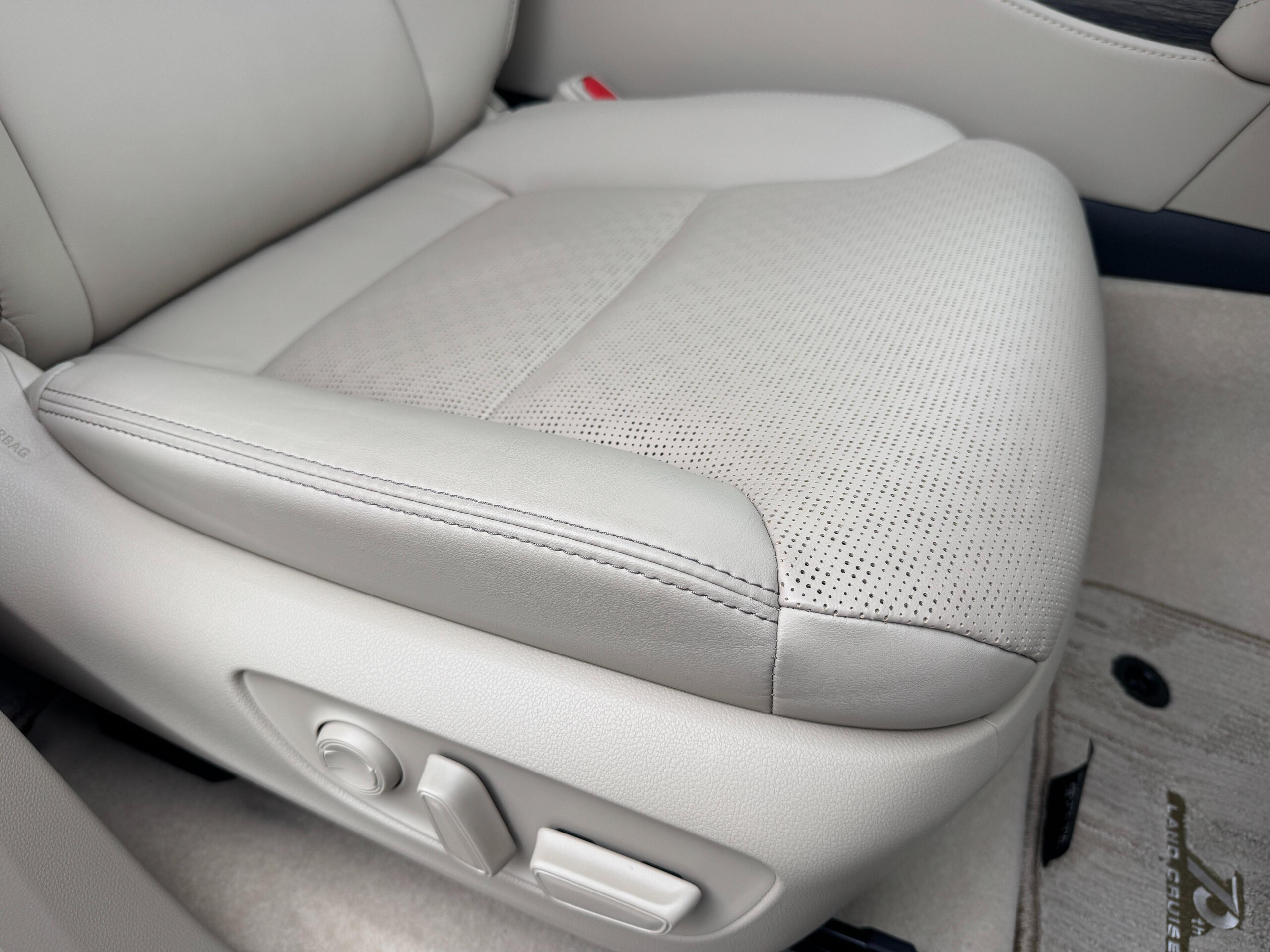 Toyota Land Cruiser 300 3.5 ZX 4WD — photo 8