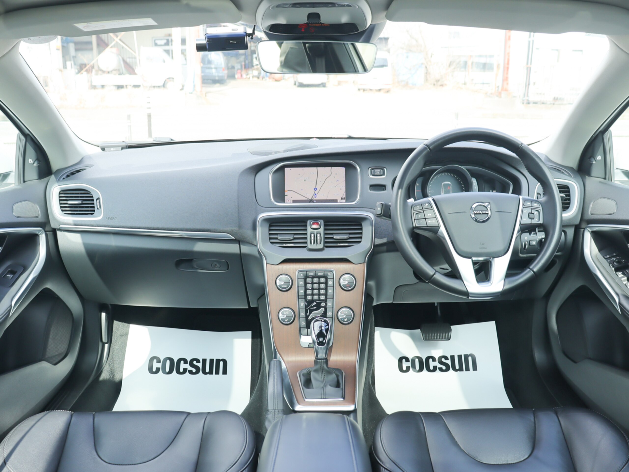 2020 Volvo V40 — photo 2