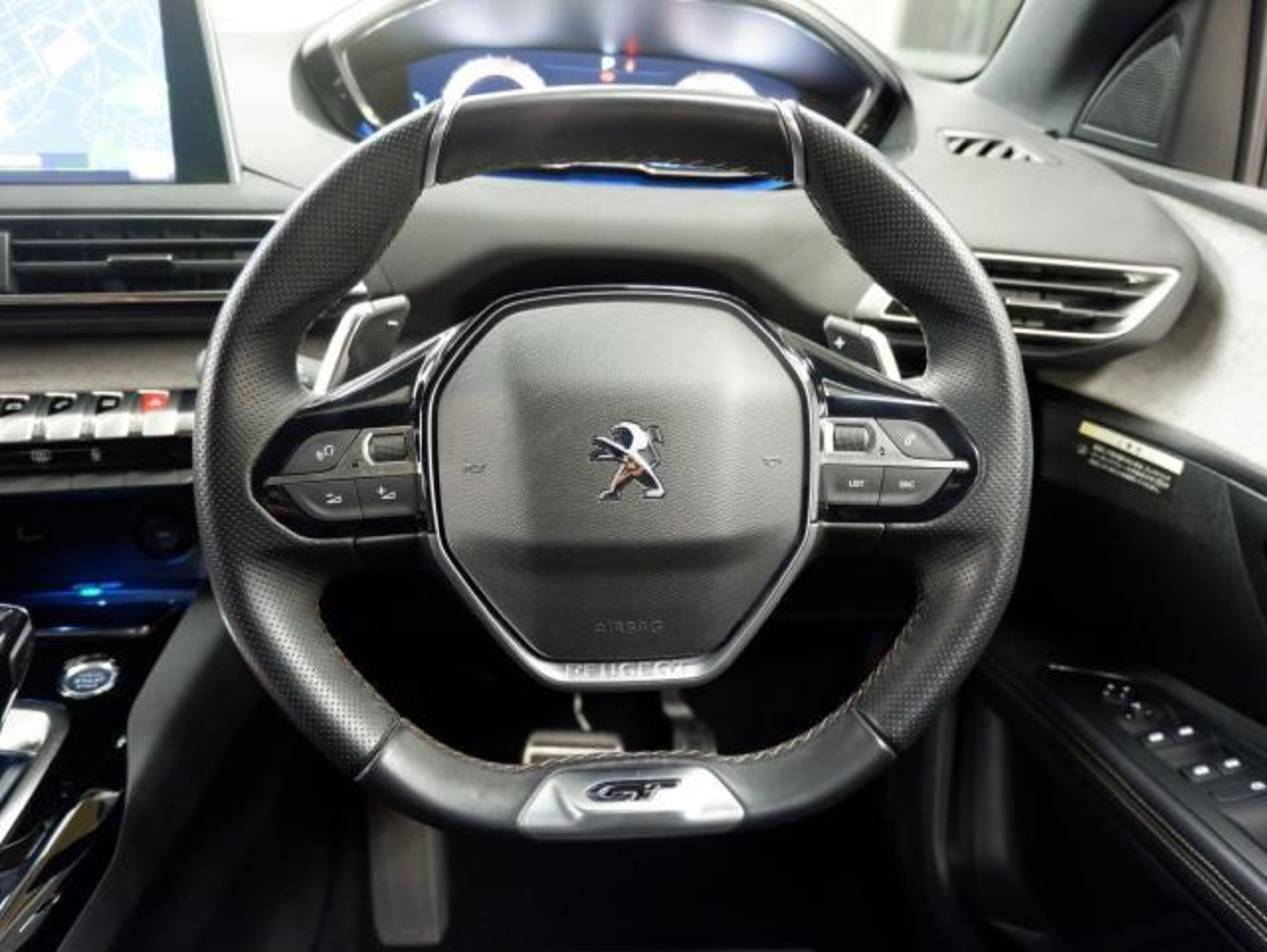 Peugeot 5008 GT BlueHDi Diesel Turbo — photo 8