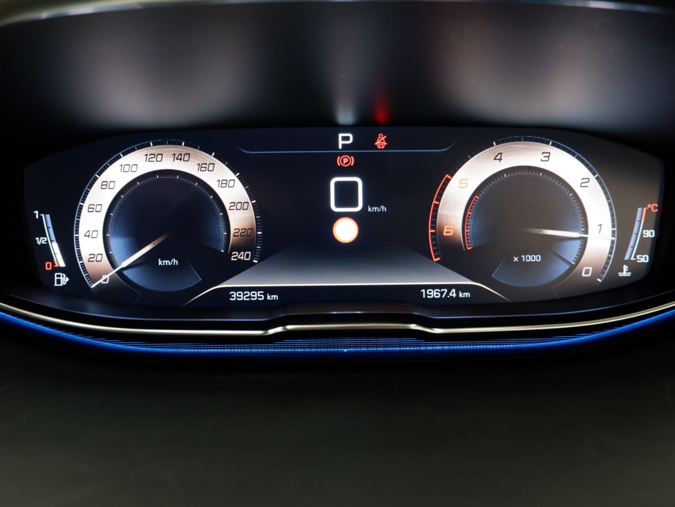 Peugeot 5008 GT BlueHDi Diesel Turbo — photo 9