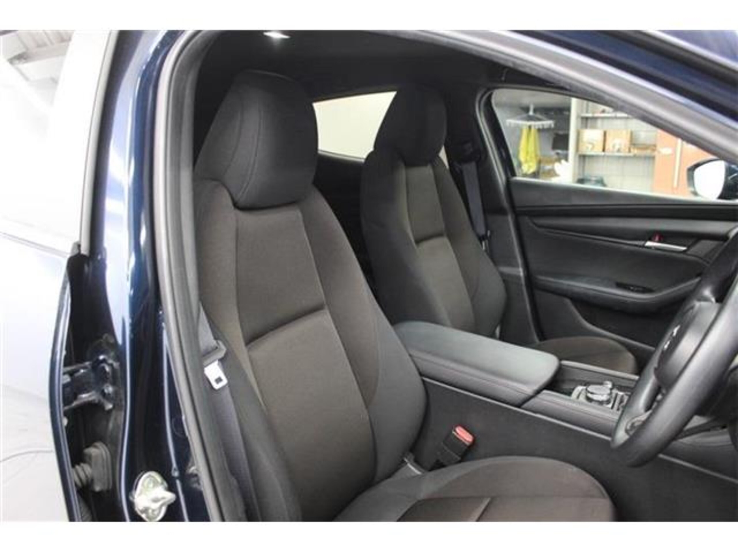 Mazda MAZDA3 Fastback 1.5 15C — photo 7