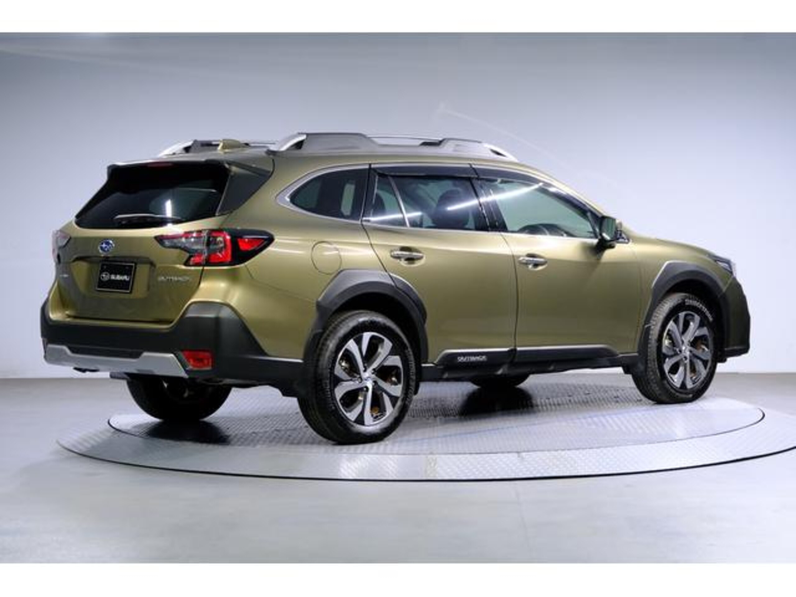 2023 Subaru Legacy Outback — photo 2