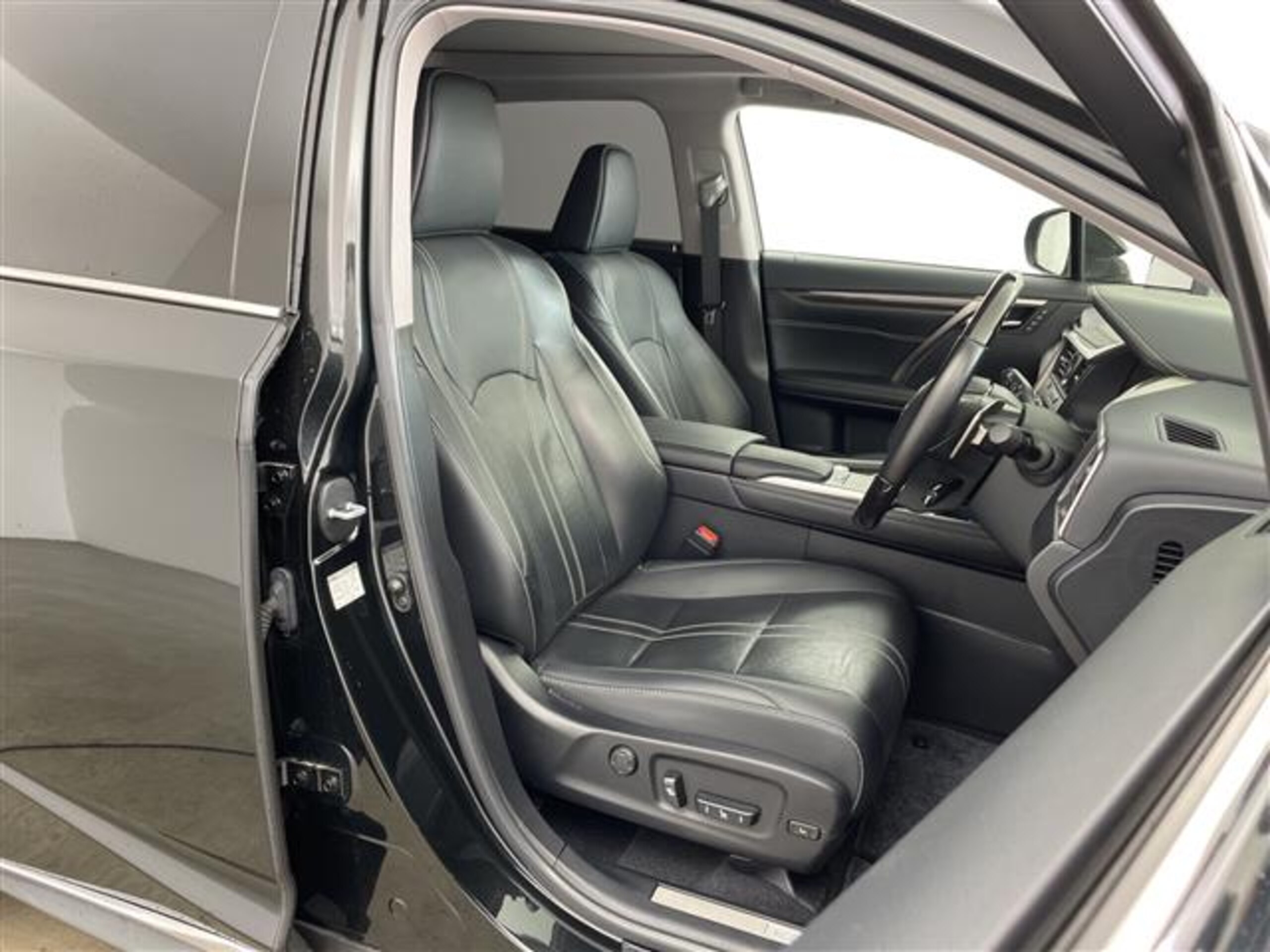 Lexus RX300 Version L — photo 9