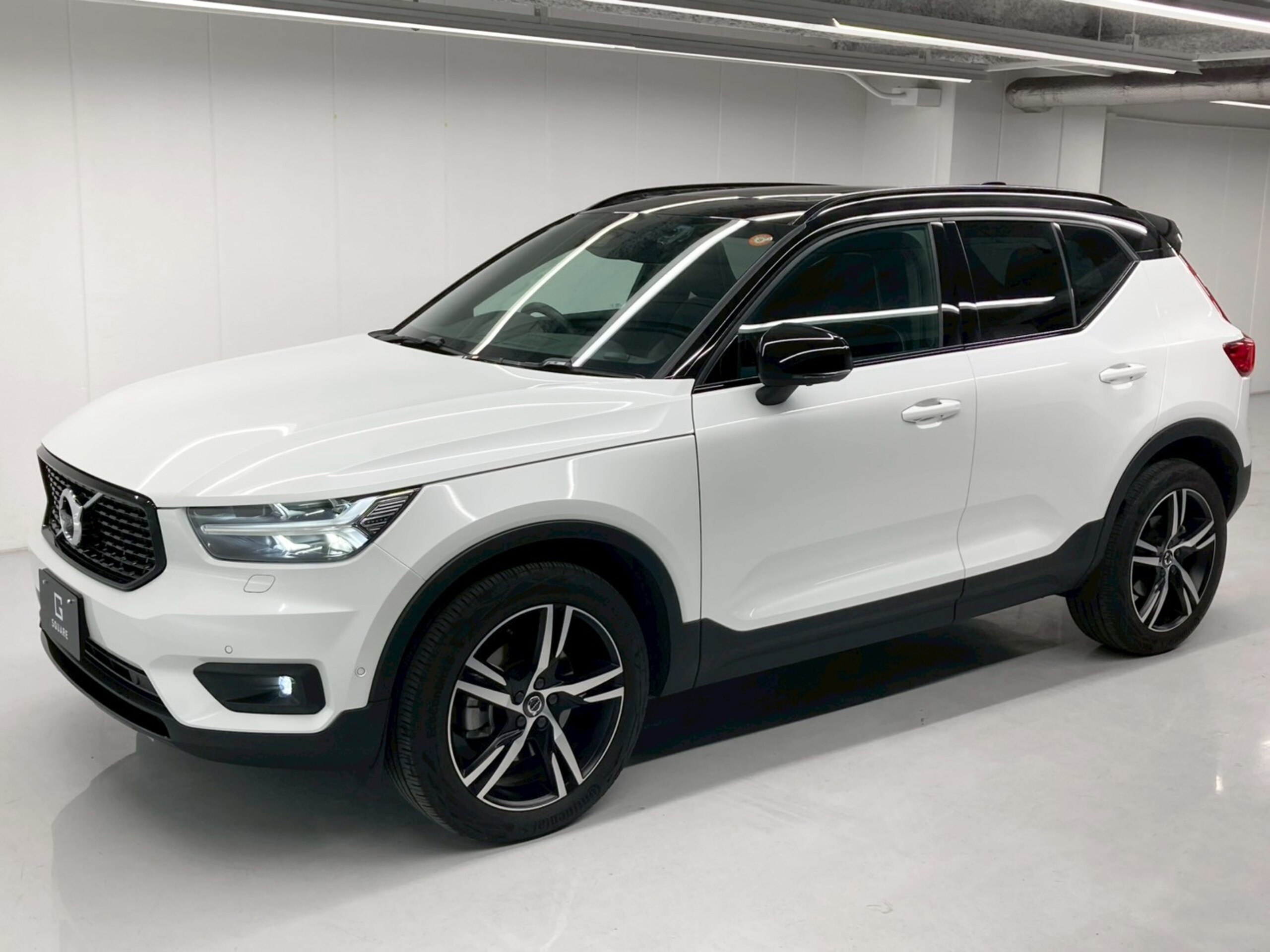 Volvo XC40 B4 AWD R-Design 4WD Panorama Roof Black Half Leather Genuine 19AW TV/Navi Harman/Kardon Seat Heater Wireless Charging 360° Camera ETC Rear Seat Heater Apple CarPlay Android Auto Adaptive Cruise (Pearl White)