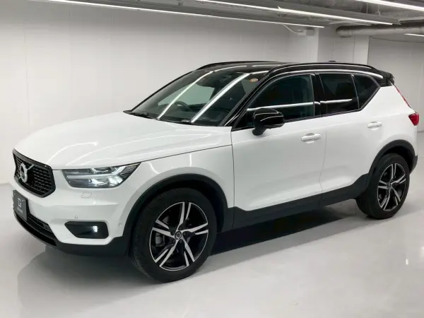 Volvo XC40 B4 AWD R-Design 4WD Panoramic Roof One Owner Black Half Leather Genuine 19AW TV Navigation Harman/Kardon Seat Heater Wireless Charging 360 Camera ETC Rear Seat Heater Apple CarPlay Android Auto Adaptive Cruise (Pearl White) — thumbnail 1