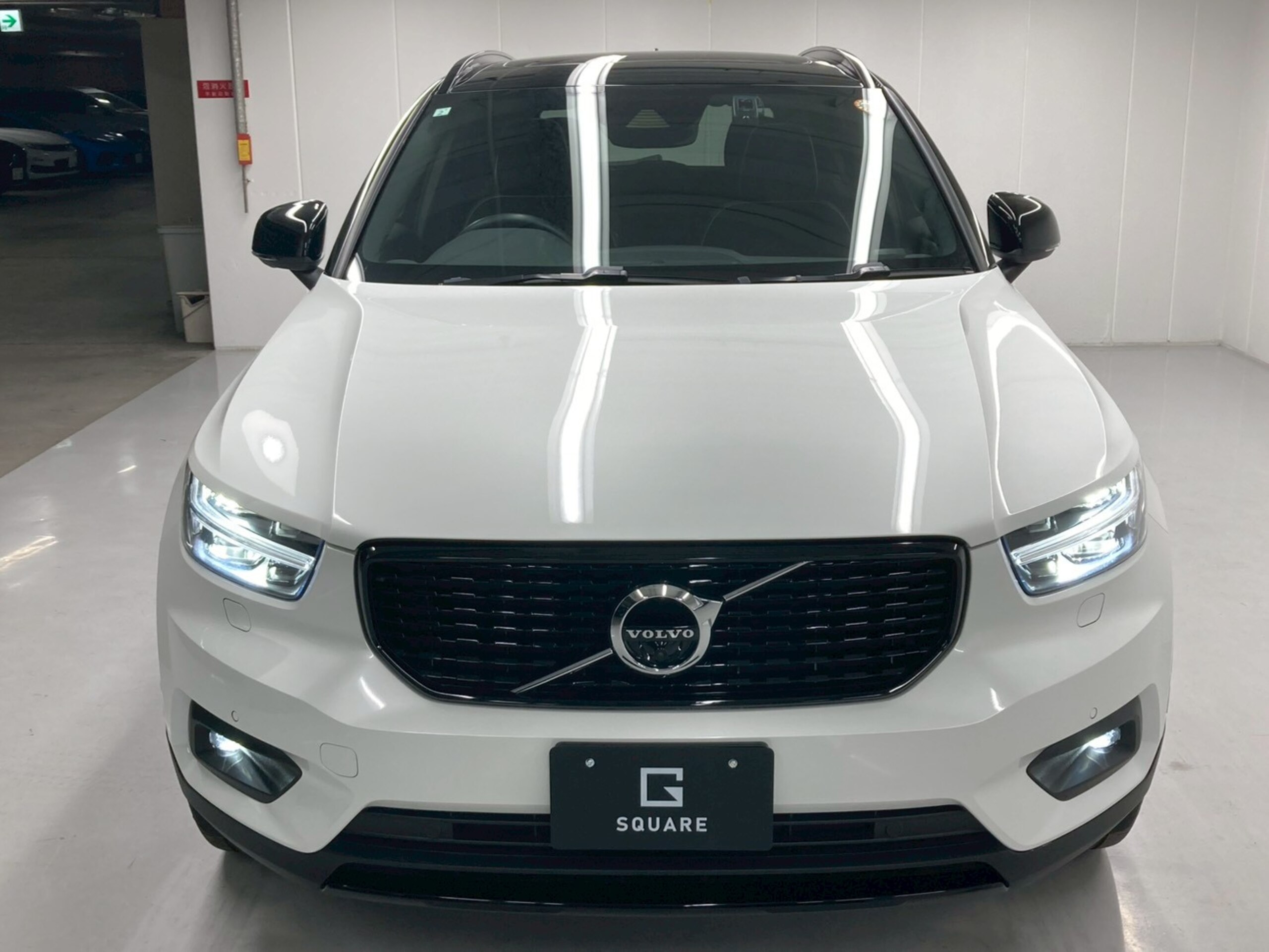 Volvo XC40 B4 AWD R-Design 4WD Panorama Roof Black Half Leather Genuine 19AW TV/Navi Harman/Kardon Seat Heater Wireless Charging 360° Camera ETC Rear Seat Heater Apple CarPlay Android Auto Adaptive Cruise (Pearl White) — photo 8