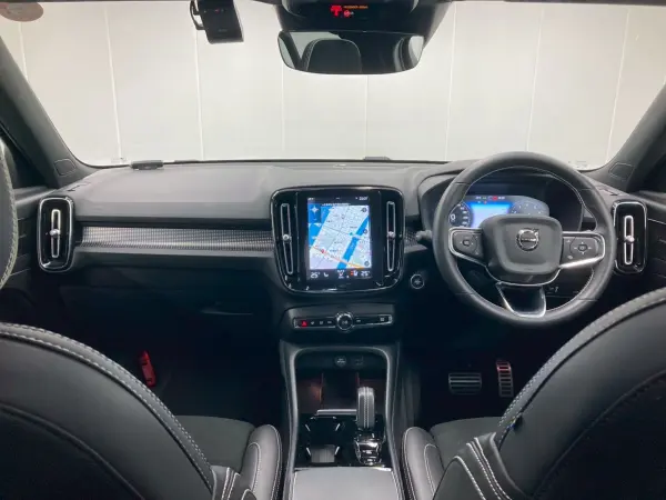 2021 Volvo Xc40 — photo 3