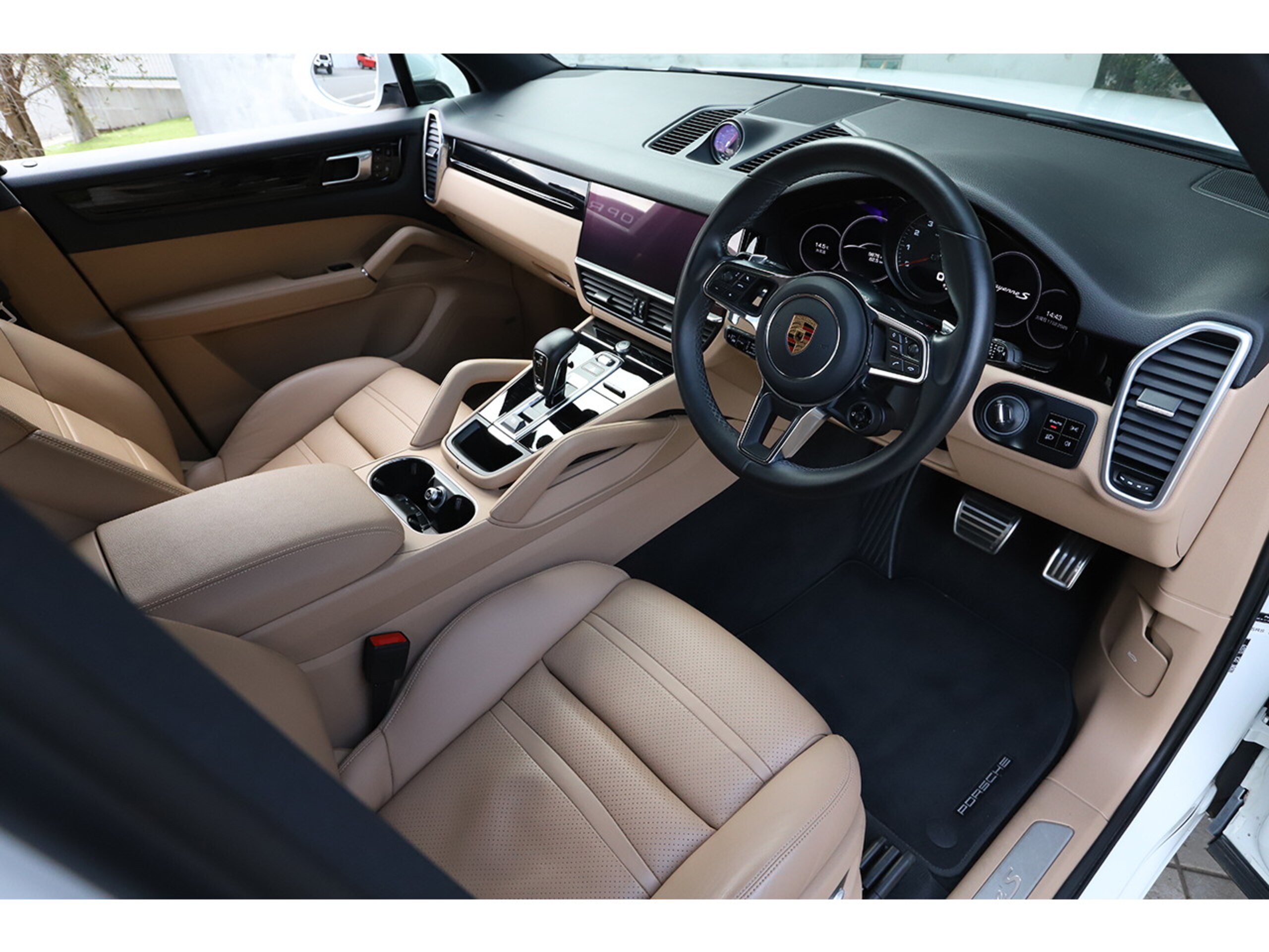 2019 Porsche Cayenne — photo 2