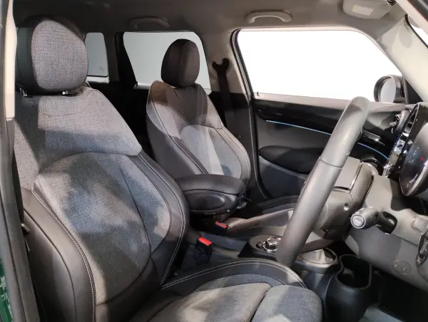 Mini Cooper D 5-Door Premium Plus Package DCT Classic Trim with Active Cruise Control, Seat Heater, Electric Parking Brake, Wireless Charging, Apple CarPlay, Parking Assist, Rear Camera, PDC, Driving Mode, Collision Mitigation Braking (British Racing Green M) — photo 9