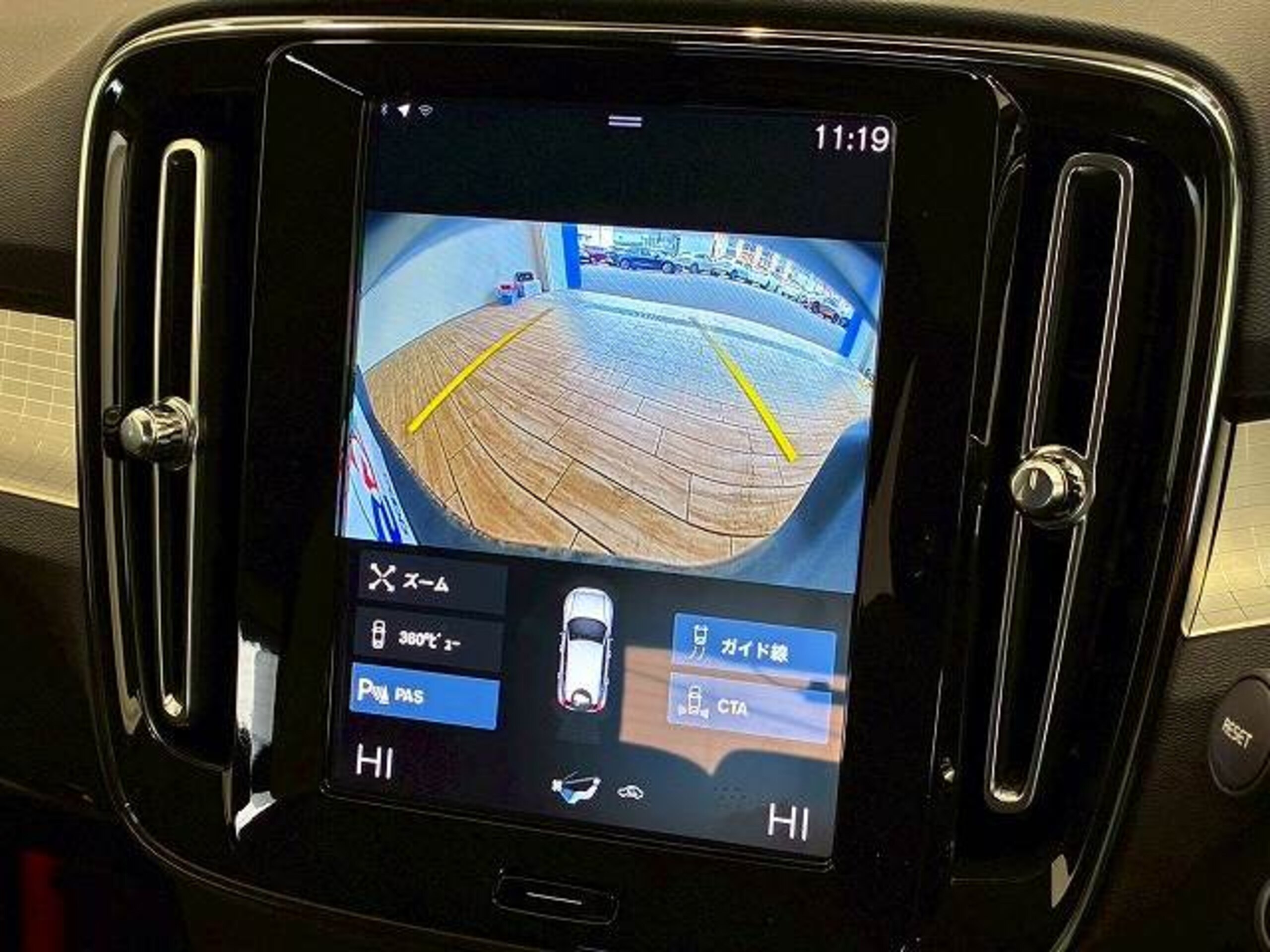 2021 Volvo Xc40 — photo 3