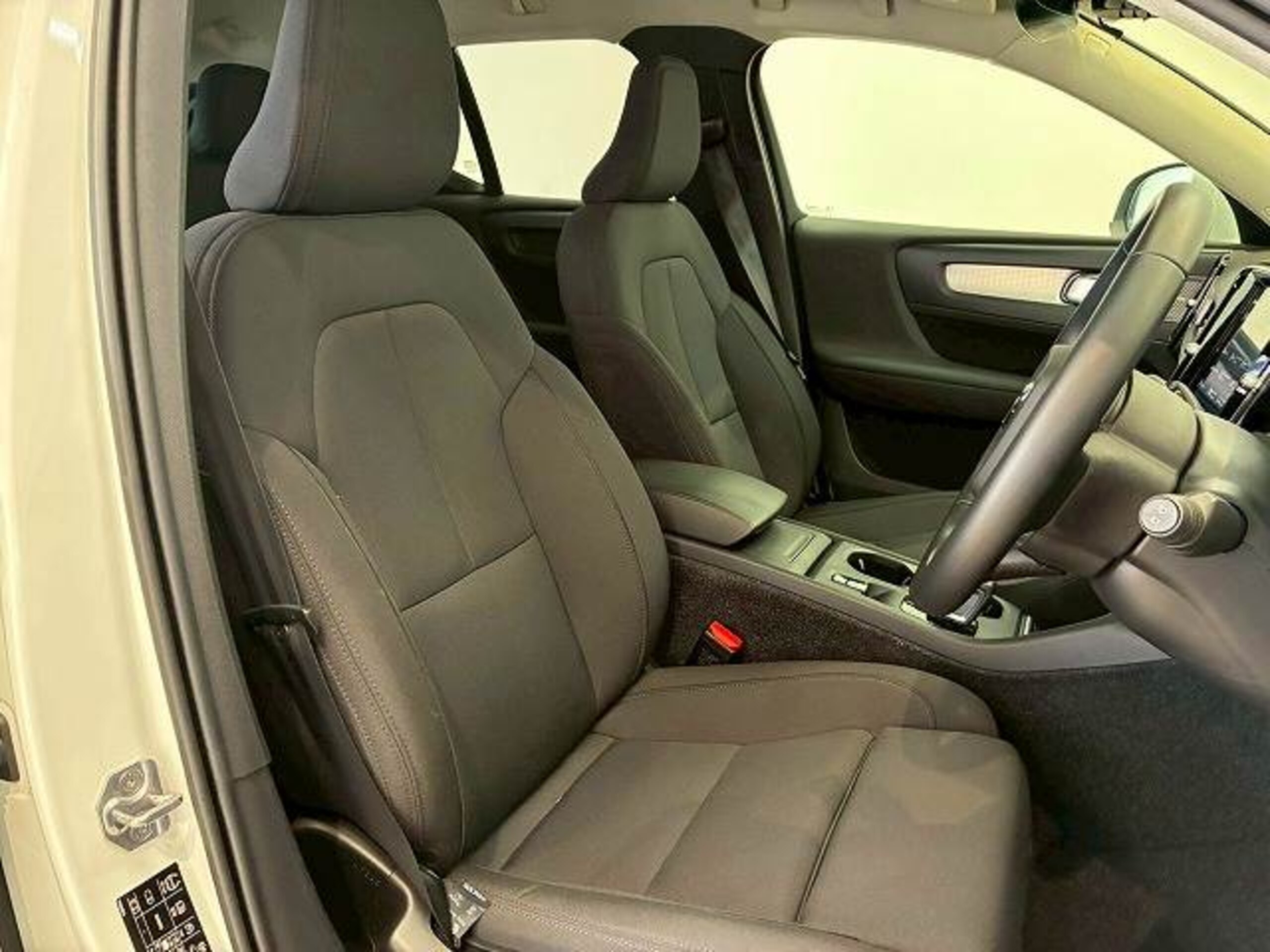 Volvo XC40 B4 Momentum — photo 8