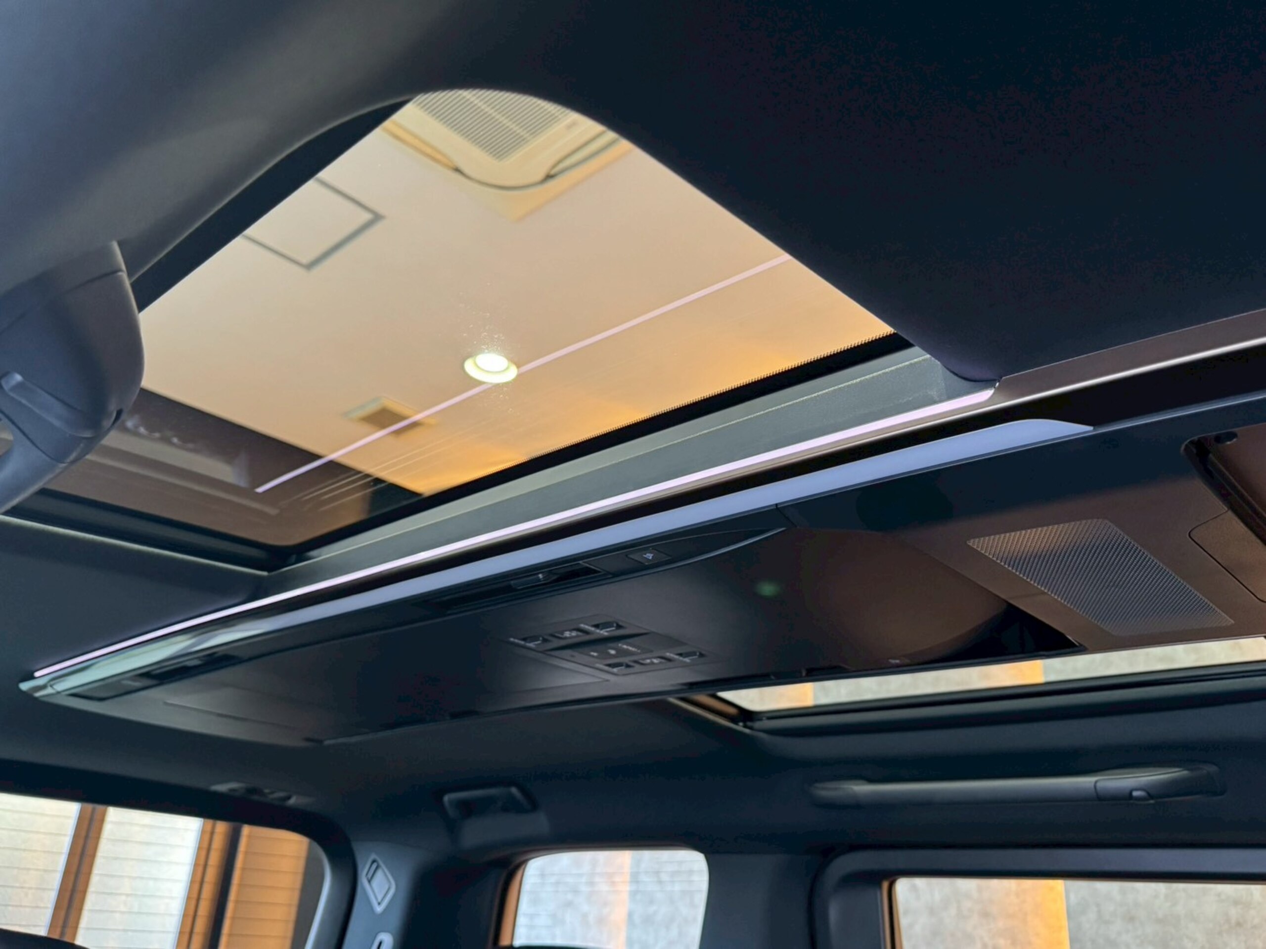 Toyota Alphard Hybrid 2.5 Z E-Four 4WD — photo 8