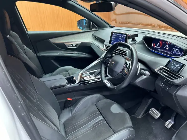 2021 Peugeot 5008 — photo 3