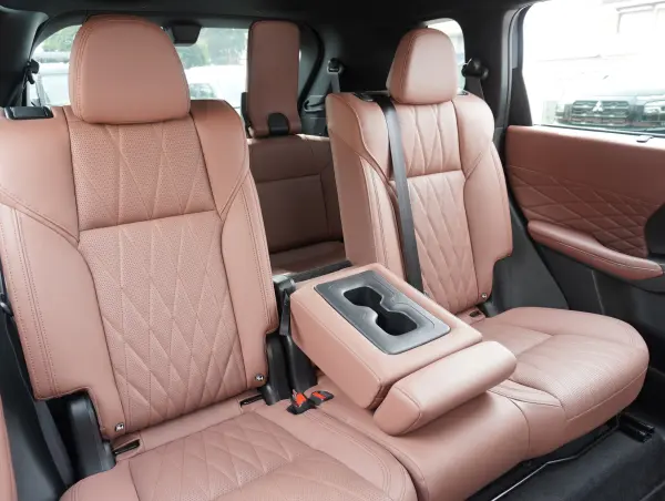 Mitsubishi Outlander PHEV 2.4 P Executive Package 4WD Mitsubishi Certified Used Car Warranty Unlimited Mileage 1-Year Warranty Brown Leather Seats YAMAHA Sound 12.3-inch Smartphone Link Navigation Surround View Camera ETC2.0 Seat Heater & Ventilation Digital Inner Mirror Blind Spot Monitor (Moonstone Gray Metallic) — photo 8