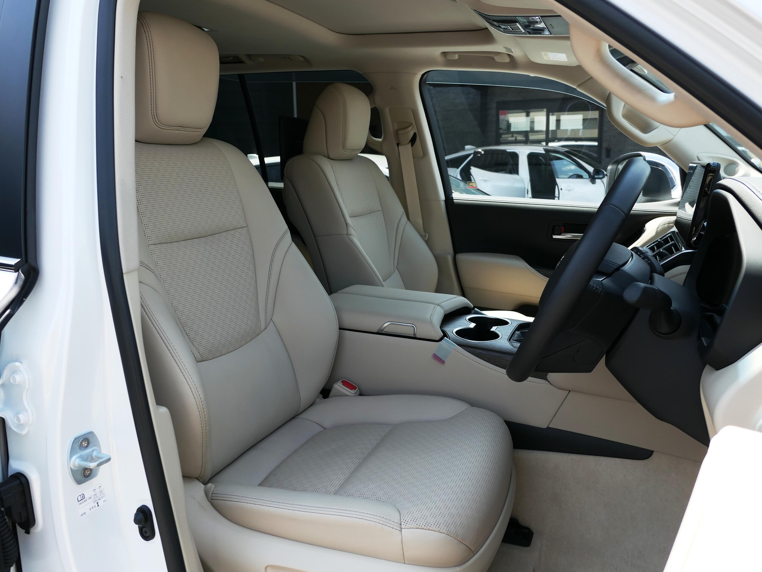 Toyota Land Cruiser 300 3.5 ZX 4WD — photo 7