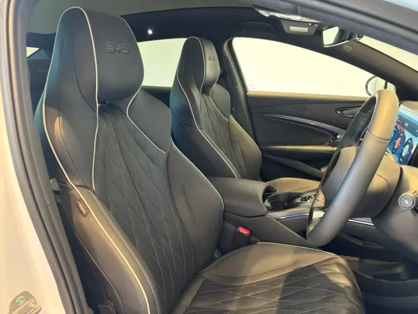 BYD Seal AWD Former Demo Car Glass Roof LED Lights HUD CarPlay Compatible 360° Camera Leather Seats Seat Heater & Seat Cooler & Steering Wheel Heater Genuine Navigation Adaptive Cruise Control Power Trunk (Aurora White) — photo 8